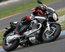 motoguzzi-1200-sport-pista